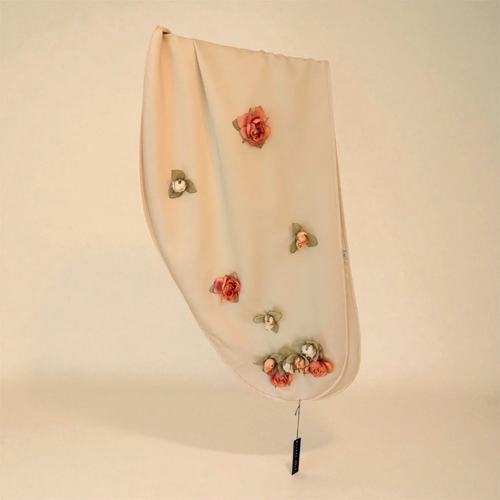 Ilana Wolf NWT Cream Satin Evening Wrap w/ Silk Flower Embellishment. Gorgeous! - Picture 1 of 16